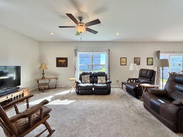 219 N Autumn DRIVE, Delavan, WI 53115