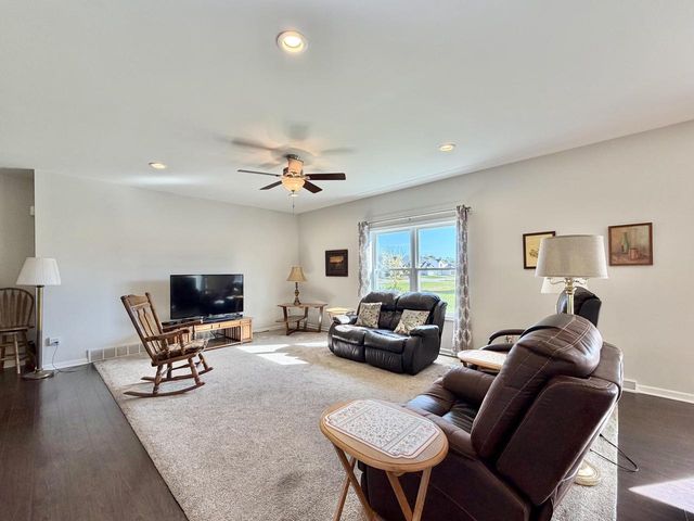 219 N Autumn DRIVE, Delavan, WI 53115