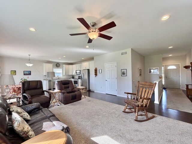 219 N Autumn DRIVE, Delavan, WI 53115
