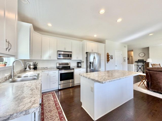 219 N Autumn DRIVE, Delavan, WI 53115