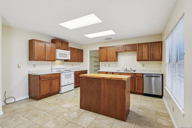 8327 Pine Meadow, Converse, TX 78109