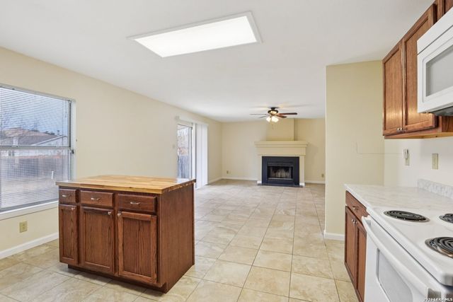 8327 Pine Meadow, Converse, TX 78109