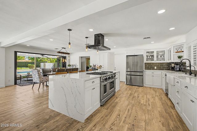 302 E HARMONT Drive, Phoenix, AZ 85020