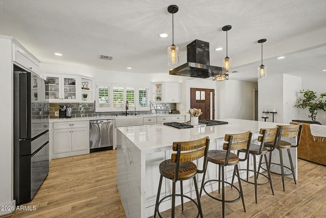 302 E HARMONT Drive, Phoenix, AZ 85020