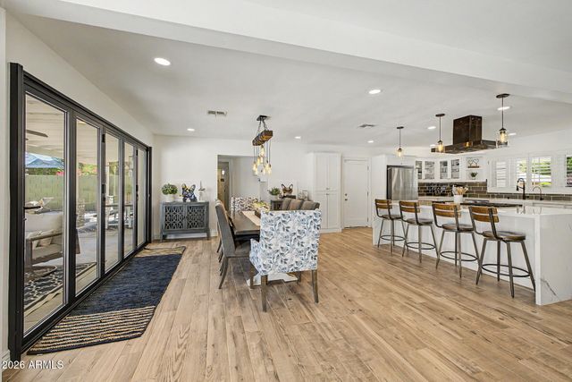 302 E HARMONT Drive, Phoenix, AZ 85020