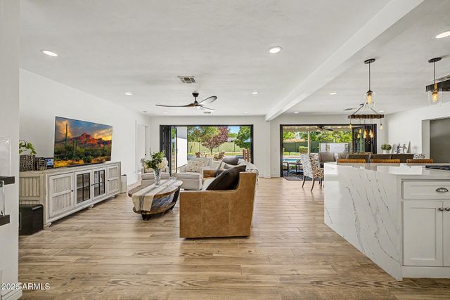 302 E HARMONT Drive, Phoenix, AZ 85020