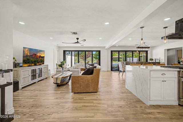 302 E HARMONT Drive, Phoenix, AZ 85020