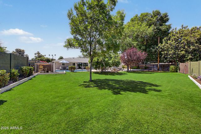 302 E HARMONT Drive, Phoenix, AZ 85020