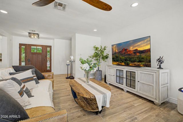 302 E HARMONT Drive, Phoenix, AZ 85020