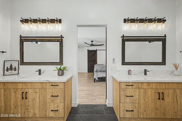 302 E HARMONT Drive, Phoenix, AZ 85020