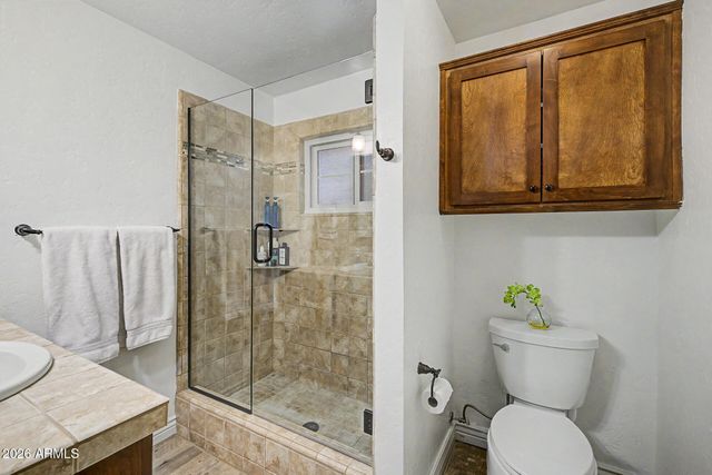 302 E HARMONT Drive, Phoenix, AZ 85020