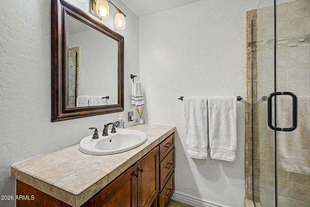 302 E HARMONT Drive, Phoenix, AZ 85020