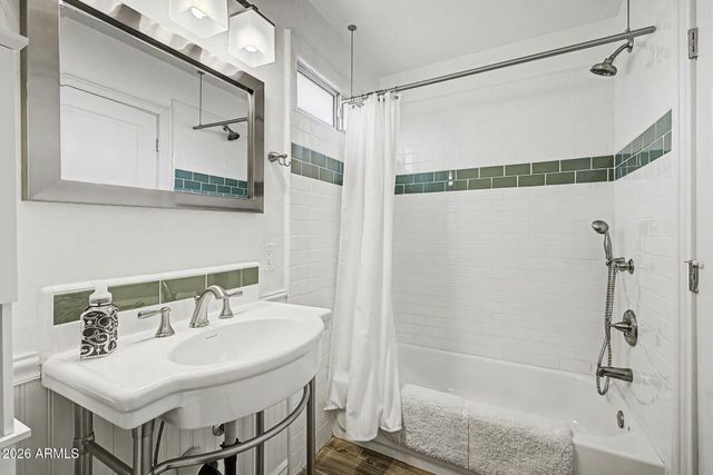 302 E HARMONT Drive, Phoenix, AZ 85020