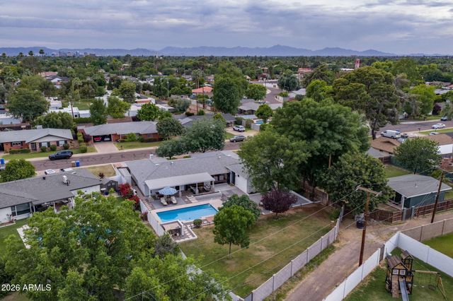 302 E HARMONT Drive, Phoenix, AZ 85020