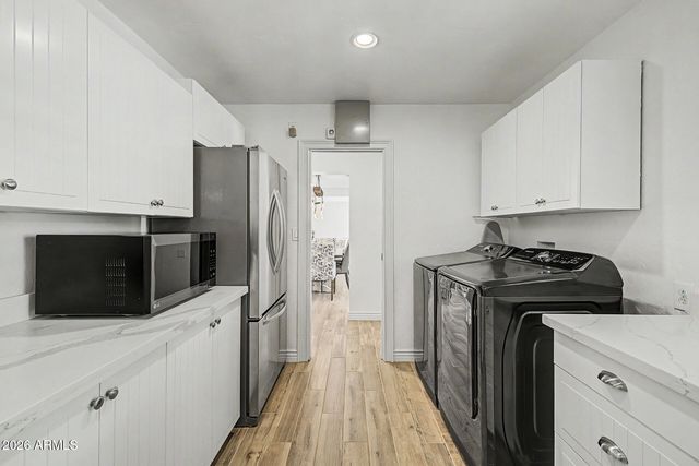 302 E HARMONT Drive, Phoenix, AZ 85020