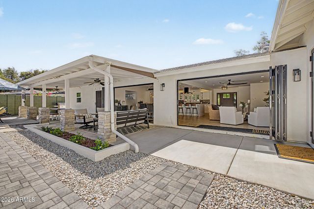 302 E HARMONT Drive, Phoenix, AZ 85020
