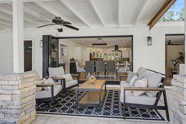 302 E HARMONT Drive, Phoenix, AZ 85020