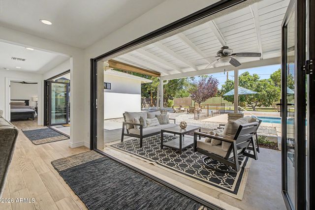 302 E HARMONT Drive, Phoenix, AZ 85020