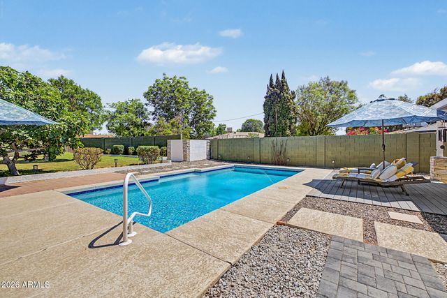 302 E HARMONT Drive, Phoenix, AZ 85020