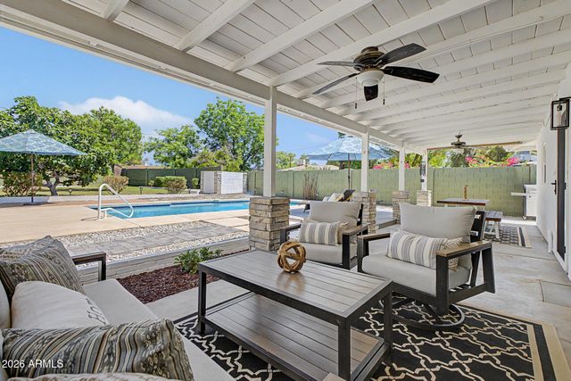 302 E HARMONT Drive, Phoenix, AZ 85020