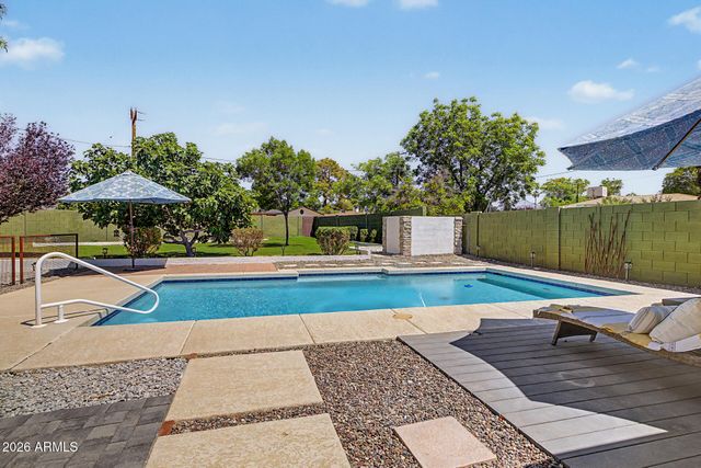 302 E HARMONT Drive, Phoenix, AZ 85020