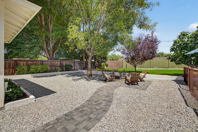 302 E HARMONT Drive, Phoenix, AZ 85020