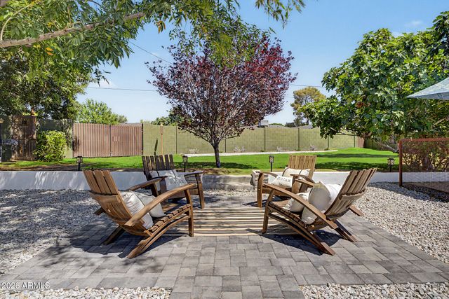 302 E HARMONT Drive, Phoenix, AZ 85020