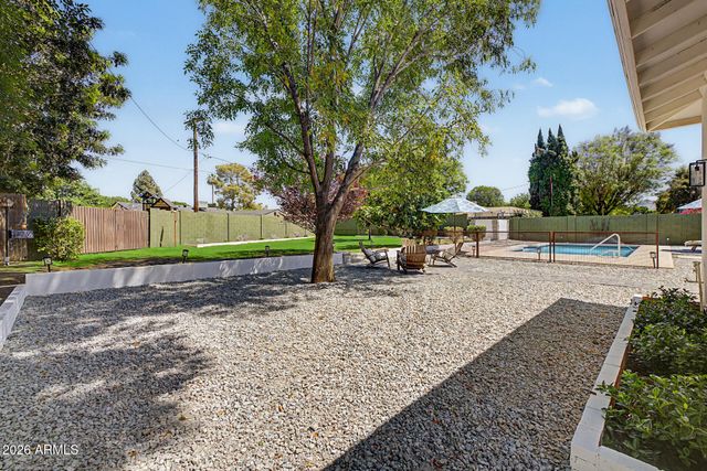 302 E HARMONT Drive, Phoenix, AZ 85020