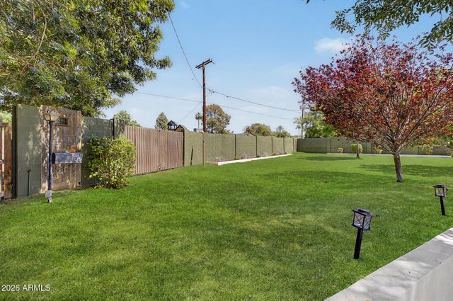 302 E HARMONT Drive, Phoenix, AZ 85020