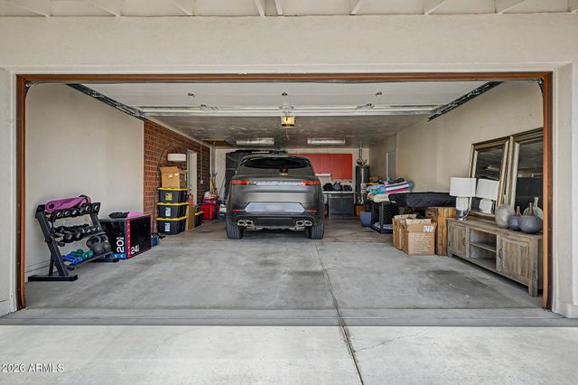 302 E HARMONT Drive, Phoenix, AZ 85020