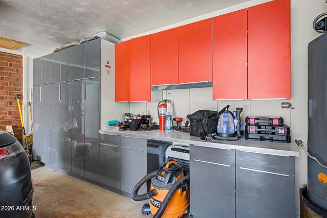 302 E HARMONT Drive, Phoenix, AZ 85020