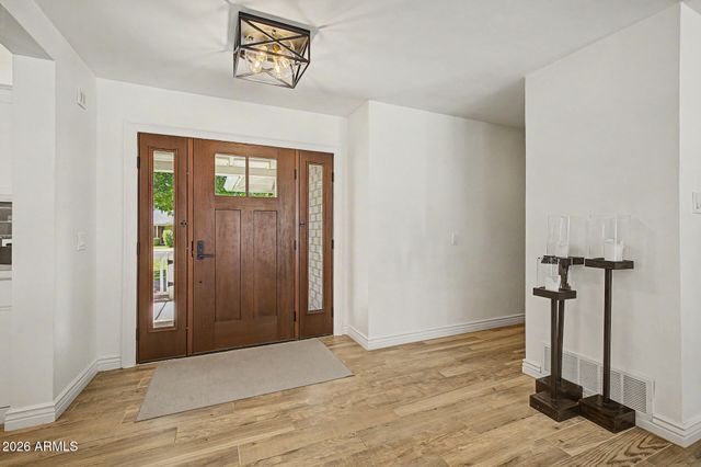 302 E HARMONT Drive, Phoenix, AZ 85020