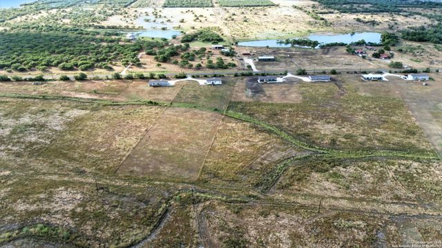 2553 FM 1332, Jourdanton, TX 78026