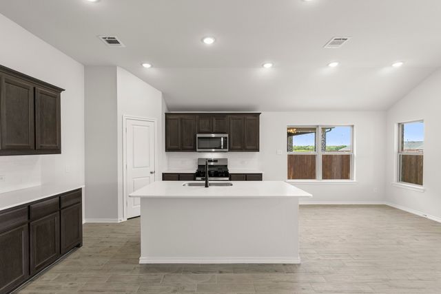 214 Bandit Trail, Terrell, TX 75160