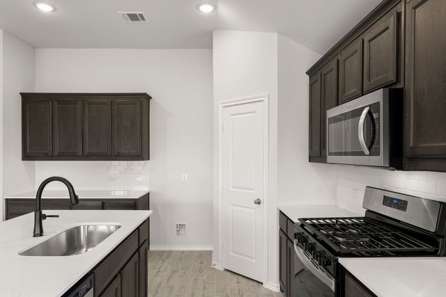 214 Bandit Trail, Terrell, TX 75160