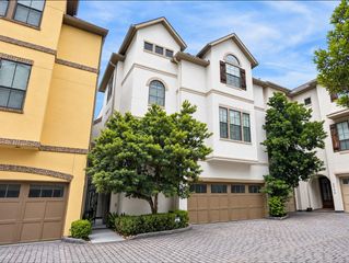 2215 Nantucket Drive C, Houston, TX 77057