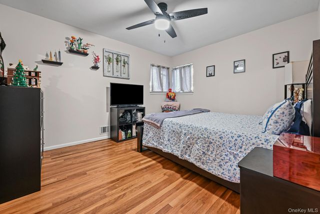 149 Crestwood Boulevard, Farmingdale, NY 11735