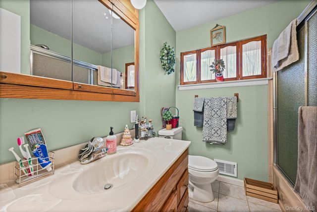 149 Crestwood Boulevard, Farmingdale, NY 11735