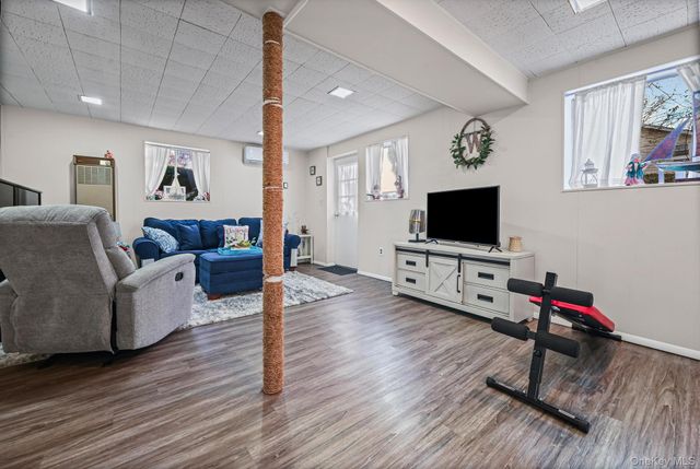 149 Crestwood Boulevard, Farmingdale, NY 11735