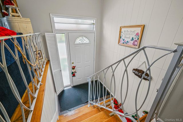 149 Crestwood Boulevard, Farmingdale, NY 11735