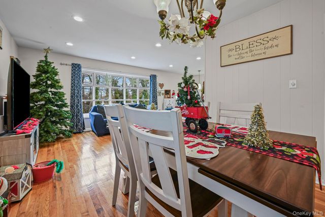 149 Crestwood Boulevard, Farmingdale, NY 11735