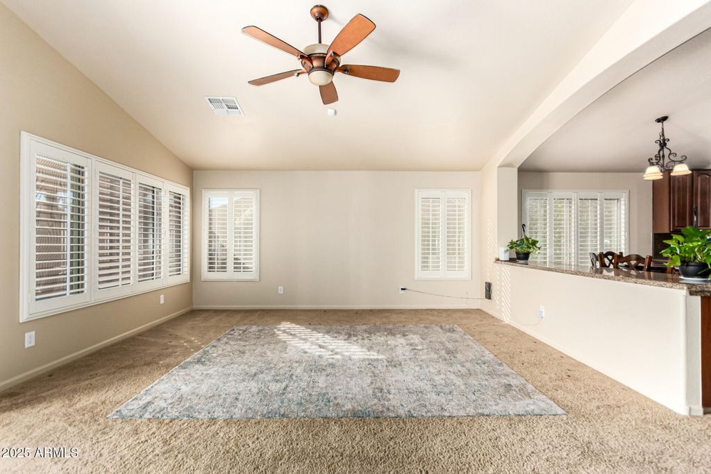 Image 10 of property listing at 41027 W PRYOR Lane Lane, Maricopa, AZ 85138