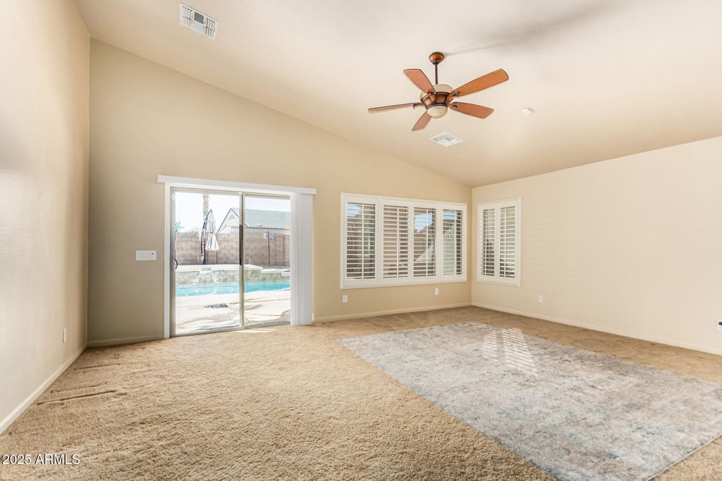 Image 11 of property listing at 41027 W PRYOR Lane Lane, Maricopa, AZ 85138