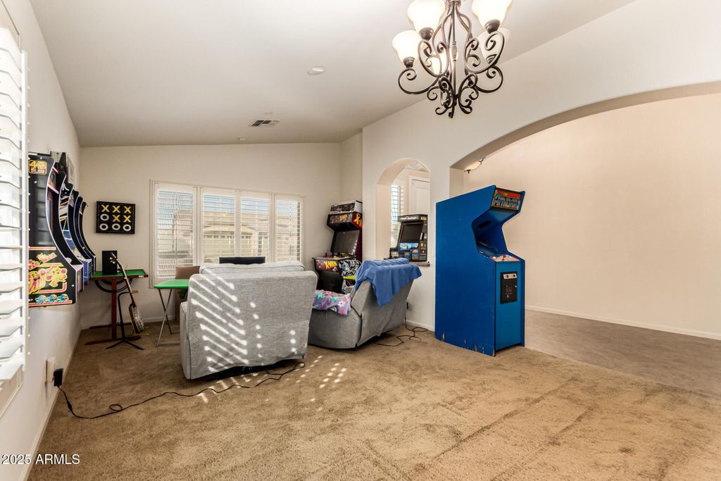 Image 12 of property listing at 41027 W PRYOR Lane Lane, Maricopa, AZ 85138