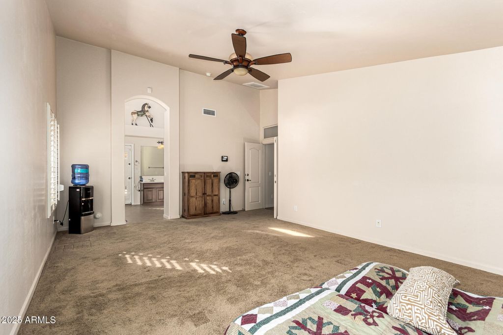 Image 21 of property listing at 41027 W PRYOR Lane Lane, Maricopa, AZ 85138