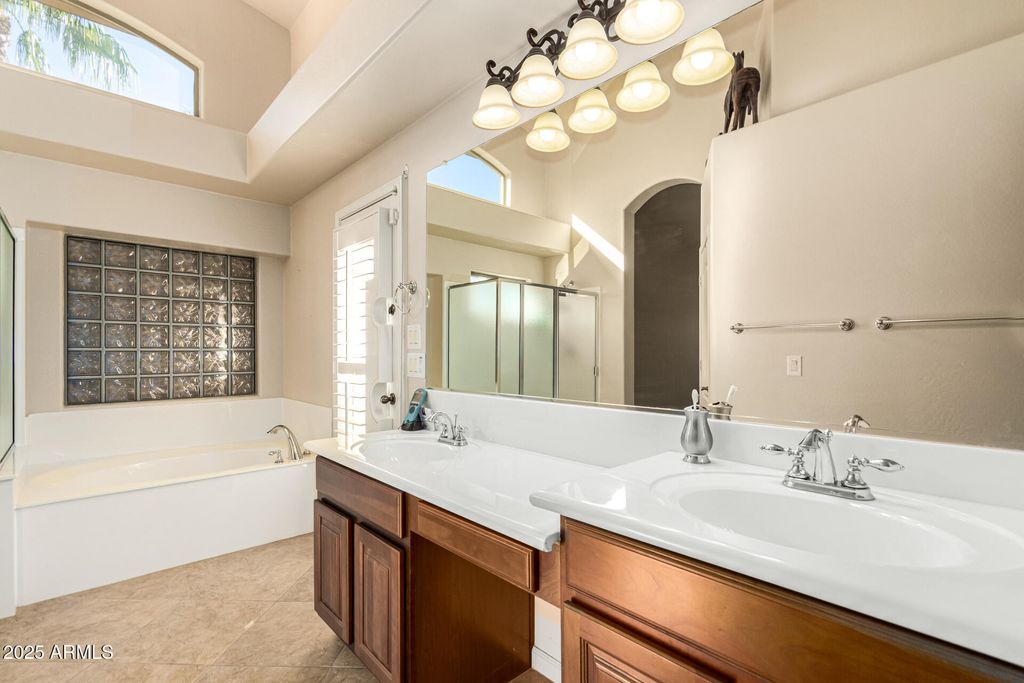 Image 23 of property listing at 41027 W PRYOR Lane Lane, Maricopa, AZ 85138