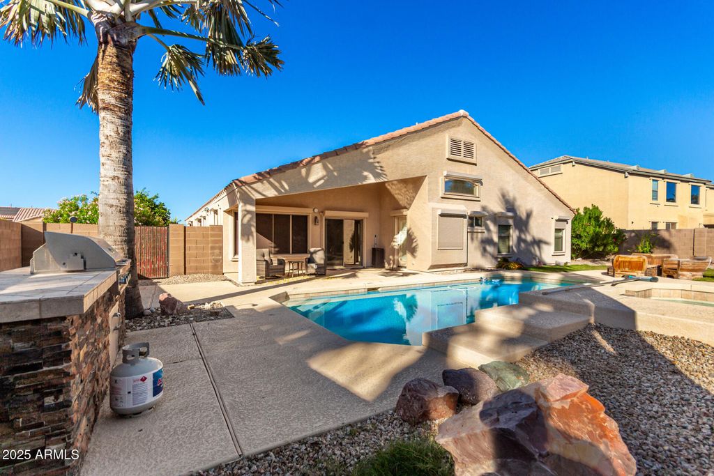 Image 29 of property listing at 41027 W PRYOR Lane Lane, Maricopa, AZ 85138