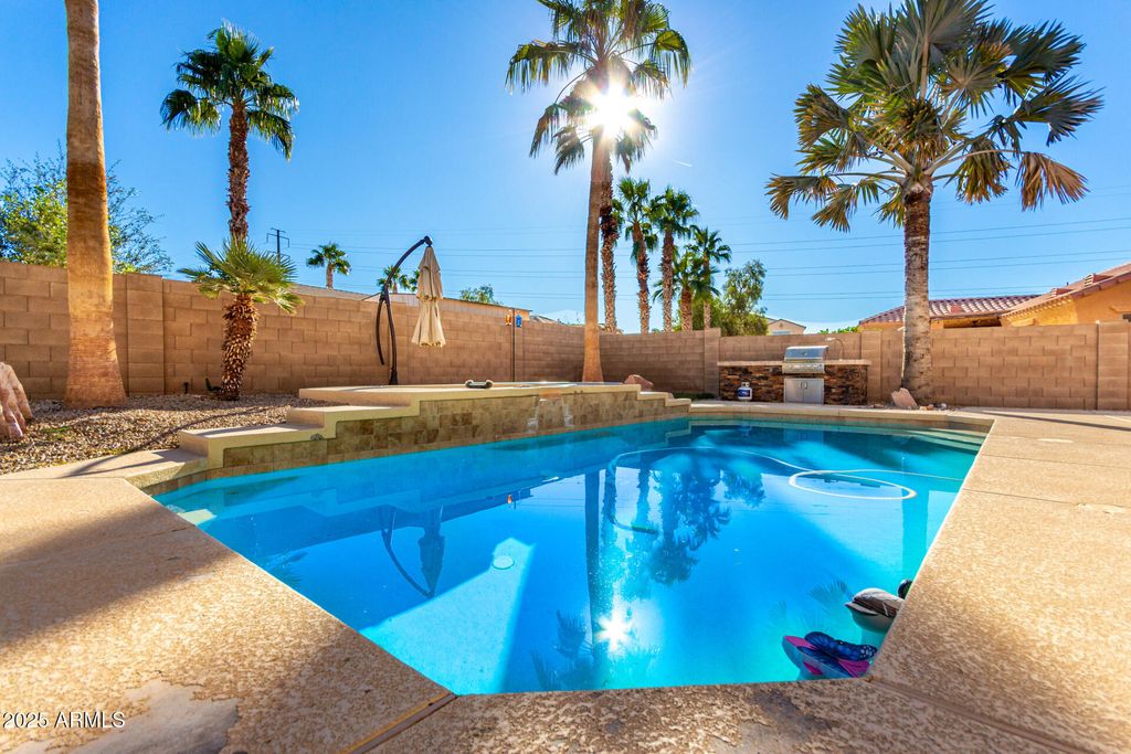 Image 33 of property listing at 41027 W PRYOR Lane Lane, Maricopa, AZ 85138
