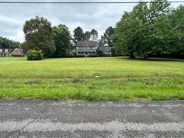 651 Turkey Creek Dr, Tullahoma, TN 37388
