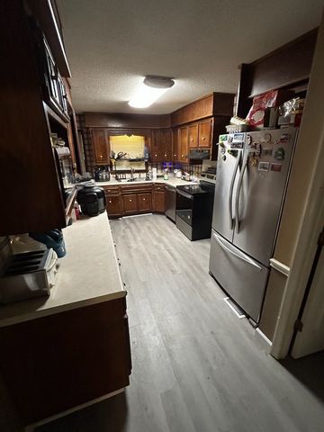 651 Turkey Creek Dr, Tullahoma, TN 37388